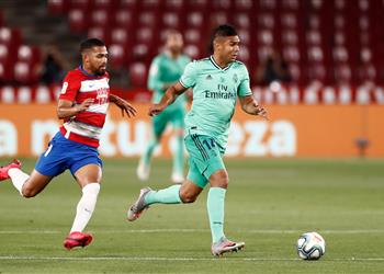 فيديو غرناطة يستغل خطأ فادح من كاسيميرو ويقلص الفارق أمام ريال مدريد