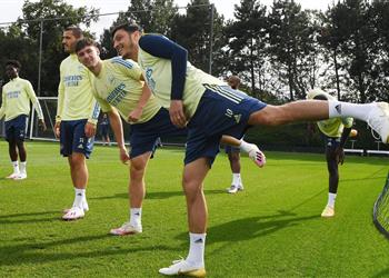 أوزيل يحذر ليفربول قبل مواجهة آرسنال في الدوري الإنجليزي