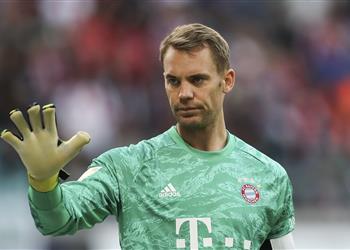 نجم شالكه السابق يدافع عن نوير بعد الأغنية النازية