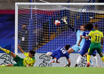 فيديو جيرو يقود تشيلسي لفوز صعب على نورويتش في الدوري الإنجليزي