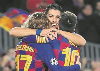 سواريز يتحدث عن مستقبل ميسي في برشلونة ويؤكد جريزمان محبوب