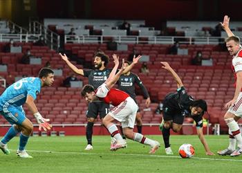 جماهير ليفربول تهاجم محمد صلاح امنحوه 15 فرصة ربما يسجل