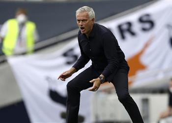 مورينيو ينفعل على صحفي لن توجه هذا السؤال للامبارد أو كلوب أو جوارديولا أبدا