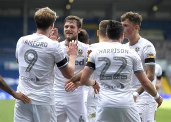 ليدز يونايتد يتخطى بارنسلي ونقطة واحدة تفصله عن الصعود للبريميرليج بعد غياب 16 عام ا