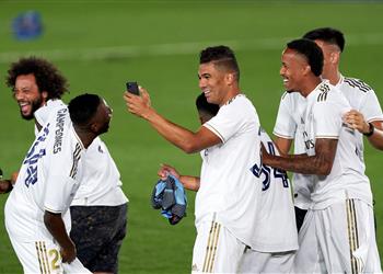 كاسيميرو نستحق التتويج باللقب وعلينا الحذر في الاحتفالات