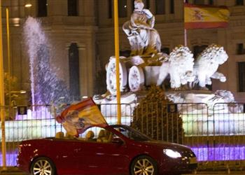 جماهير ريال مدريد تترك ساحة سيبيليس استجابة للتعليمات بعد التتويج بالدوري الإسباني