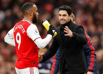 أرتيتا يتمسك ببقاء لاكازيت مع آرسنال لماذا أفقد لاعب ا مثله