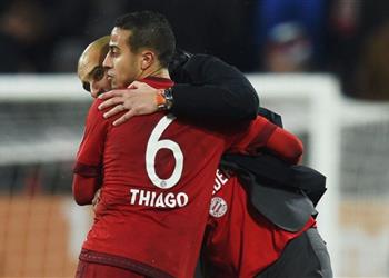 بعد اهتمام ليفربول جوارديولا ألكانتارا يستطيع النجاح بإنجلترا طالما لعب مع برشلونة وبايرن ميونخ