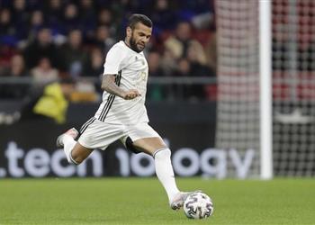 ألفيس برشلونة لم يقدرني جعلوني أرحل من الباب الخلفي