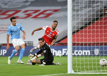 أوباميانج ساخر ا بعد هدفيه أمام مانشستر سيتي لا أسجل ضد الفرق الكبرى