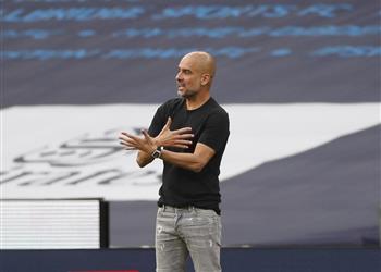 جوارديولا يوضح ما قاله للاعبي مانشستر سيتي بين شوطي مباراة آرسنال