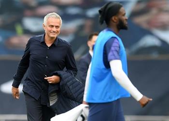 مورينيو الإصابات حرمتني من التواجد وسط الأربعة الكبار وتجربتي مع توتنهام تشبه بورتو