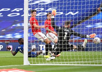 فيديو بنيران صديقة ماجواير يسجل هدف تشيلسي الثالث أمام مانشستر يونايتد