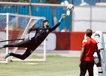 فايلر يجتمع بـ الشناوي في مران الأهلي