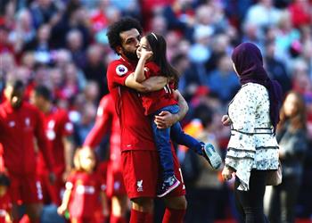 تقارير عائلة محمد صلاح لن تحضر حفل تتويج ليفربول بالدوري الانجليزي