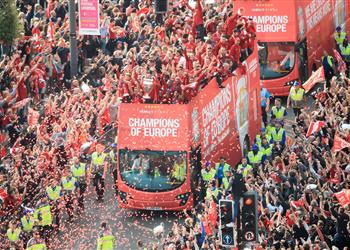 شرطة ميرسيسايد تتوعد المخالفين من جماهير ليفربول يمكنكم مشاهدة الاحتفالات عبر التلفاز
