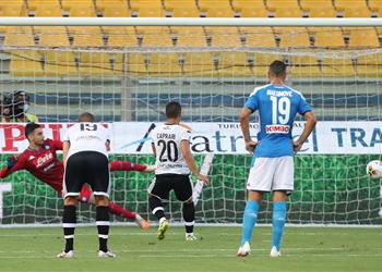 بالفيديو بارما يحقق فوز ا قاتلا أمام نابولي في مباراة ركلات الجزاء بالدوري الإيطالي