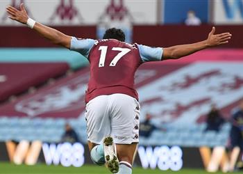 مدافع أستون فيلا عن تريزيجيه بريق ا احتجنا إليه في الأوقات الصعبة