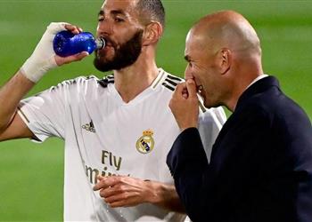 رئيس الاتحاد الفرنسي بنزيما قدم موسم ا استثنائي ا ومهاجم ريال مدريد يكتفي بالضحك
