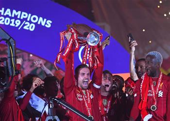 هندرسون يكشف كيف احتفل بكأس الدوري الإنجليزي رغم الإصابة