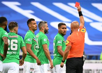 فيديو قائد سانت إيتيان يودع الملاعب على طريقة زيدان