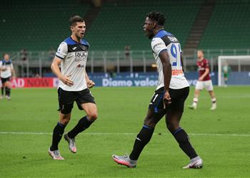 بالفيديو زاباتا يقود أتلانتا لتعادل ثمين أمام ميلان في الدوري الإيطالي