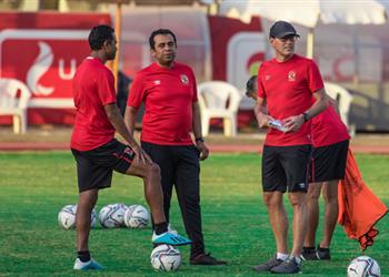 مران الأهلي فايلر يجتمع مع اللاعبين ومحمود وحيد يؤدي تدريبات منفردة