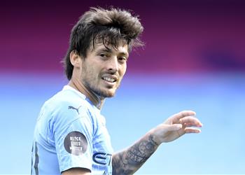 رئيس مانشستر سيتي يتواصل مع ديفيد سيلفا بعد نهاية الدوري الإنجليزي