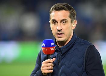 نيفيل ليفربول فاز بالدوري الإنجليزي عن جدارة واستحقاق