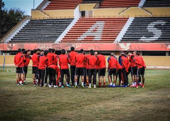 مران الأهلي فايلر يوقف التقسيمة لتصحيح الأخطاء وتدريبات ترفيهية للحراس