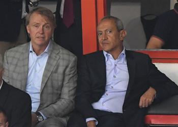 مهندس صفقة تريزيجيه ناصف ساويرس يطيح بالمدير الرياضي من أستون فيلا رسمي ا