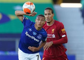 نجم إيفرتون يكشف كواليس مشادته مع فان دايك أخبرته من يظن نفسه