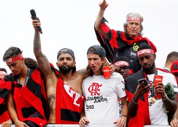 لتعويض رحيل جيسوس تقارير برازيلية مدرب الأهلي السابق على رادار فلامنجو