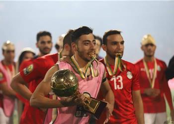 أكرم توفيق اللعب بشكل مستمر شرطي للعودة إلى الأهلي