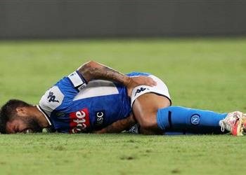 ضربة قوية لـ نابولي قبل مواجهة برشلونة إنسيني يتعرض لإصابة ويغادر الملعب باكي ا