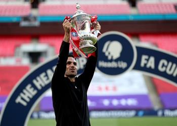 أرتيتا أشكر جوارديولا لأنني أصبحت مدرب ا بفضله وأوباميانج لم يعتاد على رفع الكؤوس