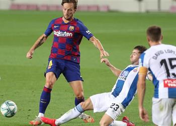 برشلونة يوافق على رحيل راكيتيتش إلى إشبيلية ويحدد سعره