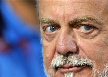 رئيس نابولي يضغط على يويفا قبل مباراة برشلونة بدوري أبطال أوروبا