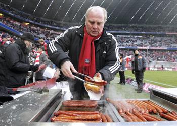 هونيس أرسل طرود ا من النقانق لـ جوارديولا كل 3 أشهر