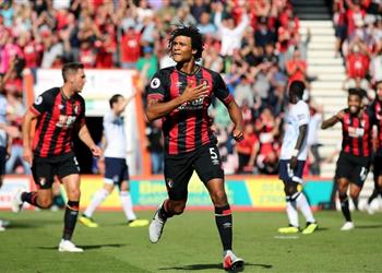 آكي يصل مانشستر تمهيد ا للانضمام إلى السيتي