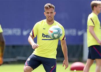 بعد تمرده آرثر ميلو يعود إلى برشلونة للتفاوض على إنهاء عقده