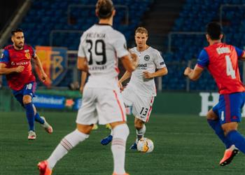 فيديو بازل يهزم فرانكفورت ويتأهل لربع نهائي الدوري الأوروبي