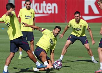 غائب وحيد عن تدريبات برشلونة قبل مباراة نابولي في دوري أبطال أوروبا