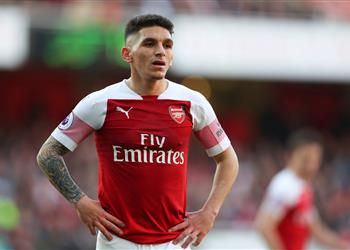 توريرا ي لمح لرحيله عن آرسنال عدم مشاركتي باستمرار أمر لا يعجبني