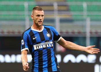 توتنهام يقود سباق المنافسة على ضم سكرينيار