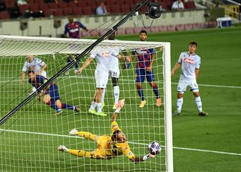 فيديو ميسي يحصل على ركلة جزاء وسواريز يسجل ثالث أهداف برشلونة أمام نابولي