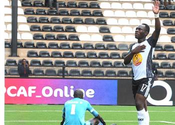 موليكا يفسر للجماهير سبب ارتداء قميص الزمالك