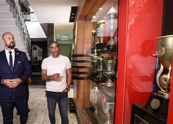 جولة تفقدية لـ بروكيتش في مقر الأهلي بالجزيرة