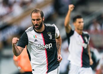 بعد إقالة ساري هيجواين يرفع الراية البيضاء