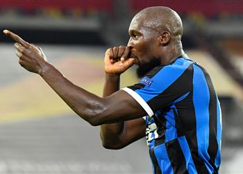 لوكاكو يدخل تاريخ الدوري الأوروبي بهدفه أمام باير ليفركوزن